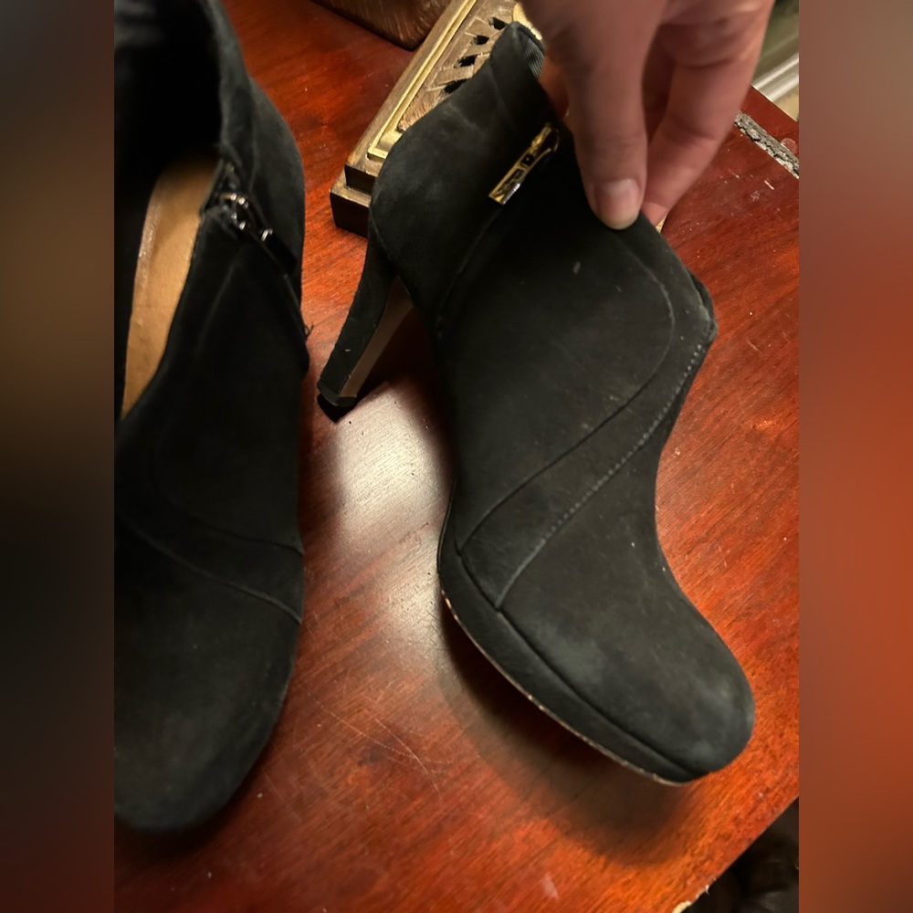 Clarks suede leather booties size 9 - Picture 2 of 6